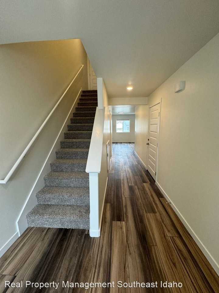 868 Golden Bear Ln - Photo 3 of 22