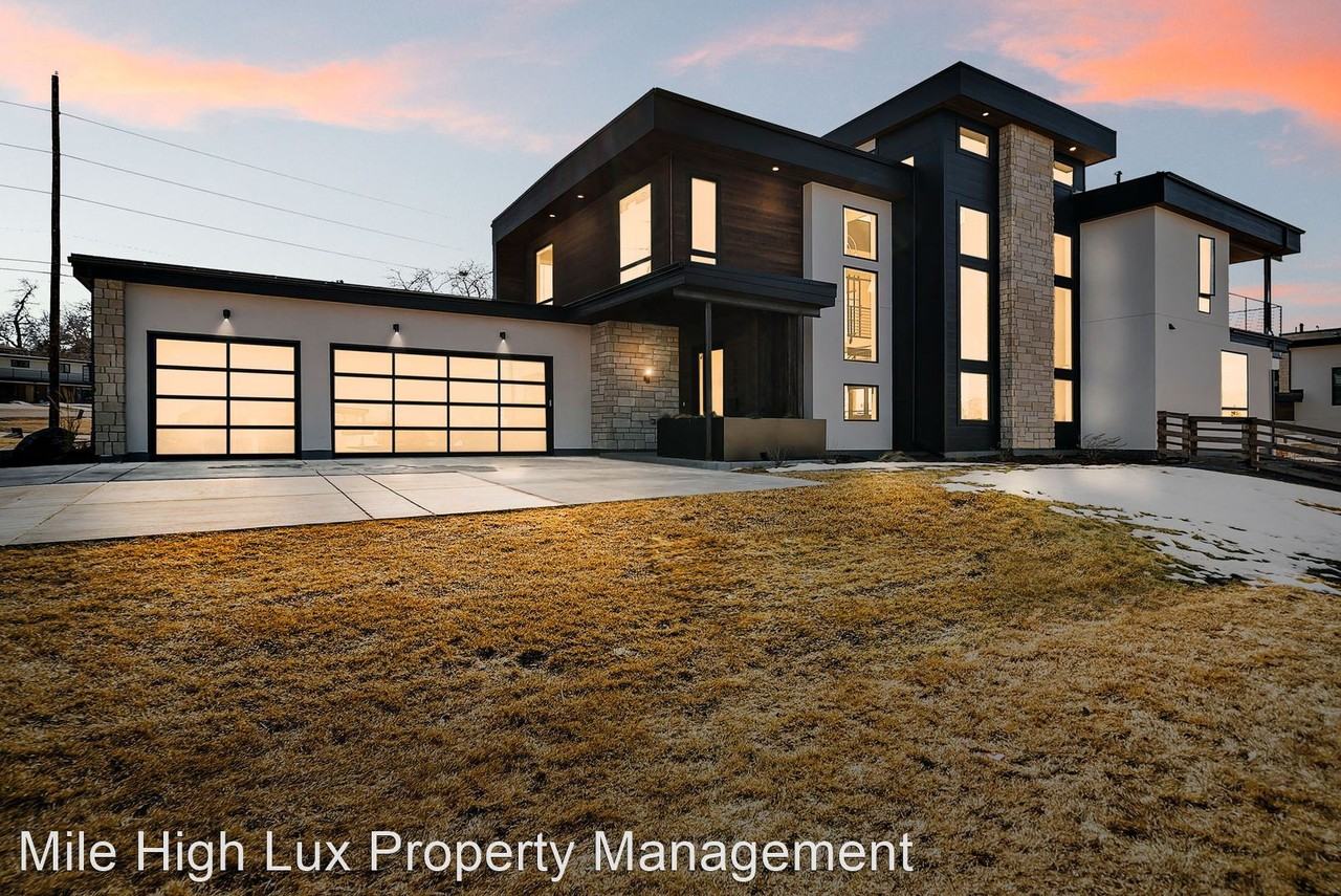 3203 Hillside Dr - Photo 3 of 50