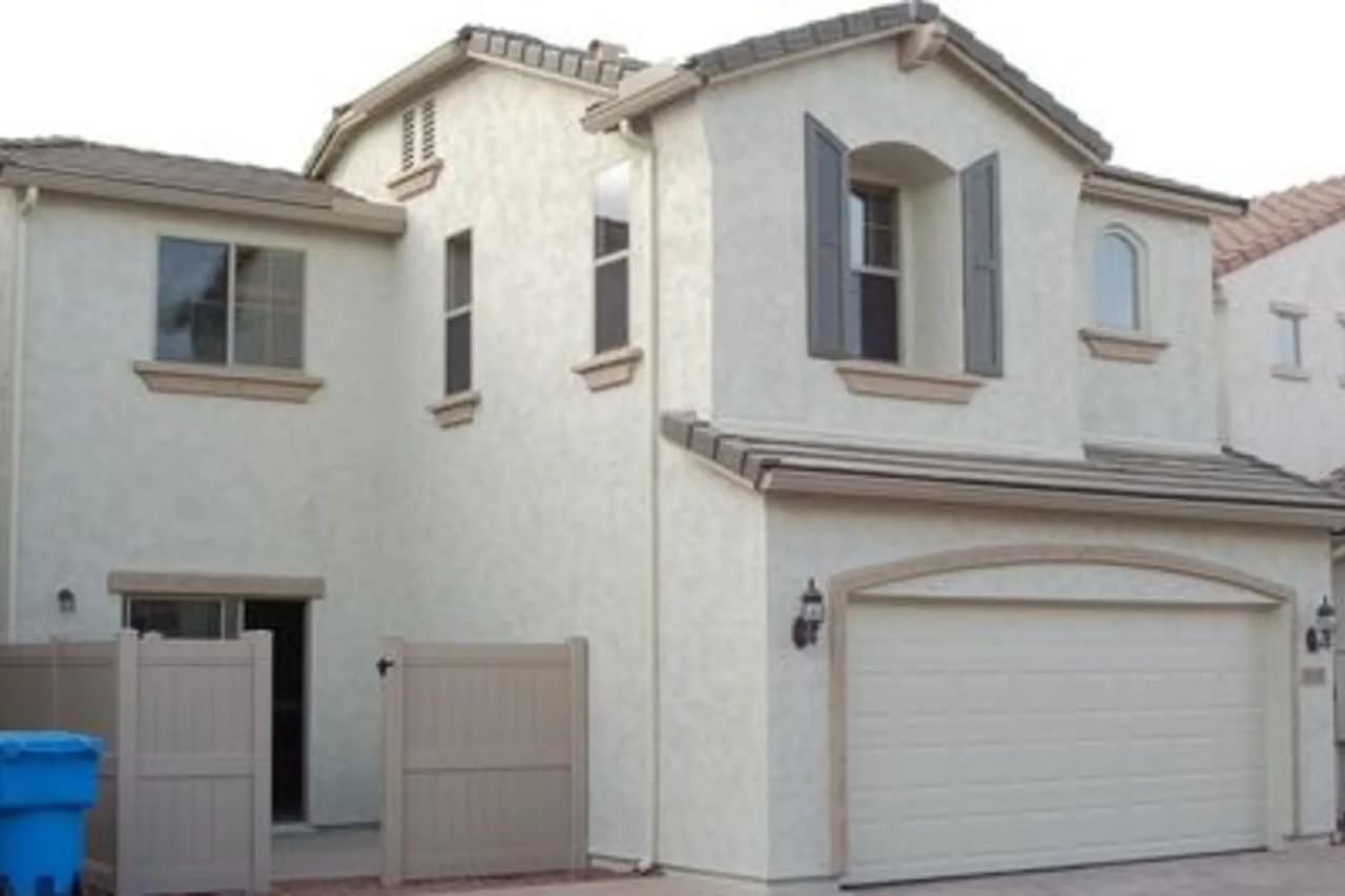 1933 W Faria Ln - Photo 2 of 20