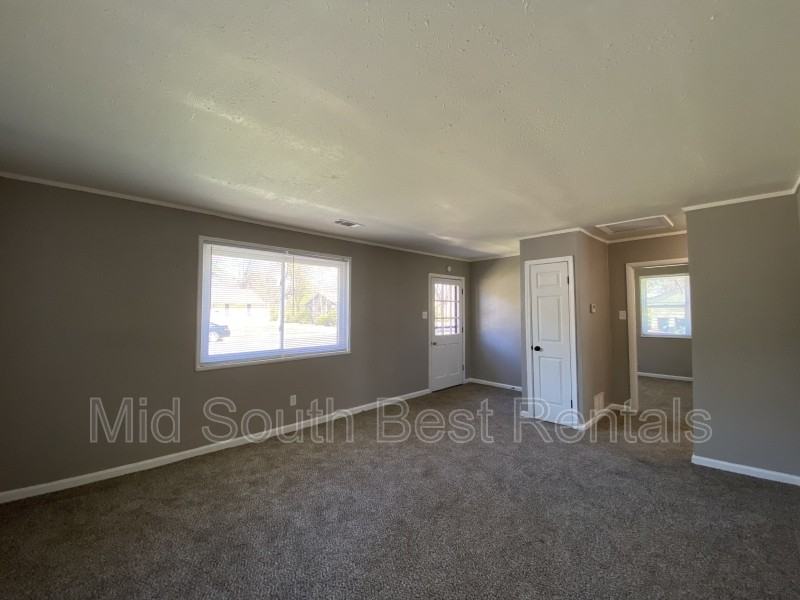 2965 Brewer Ave - Photo 2 of 8