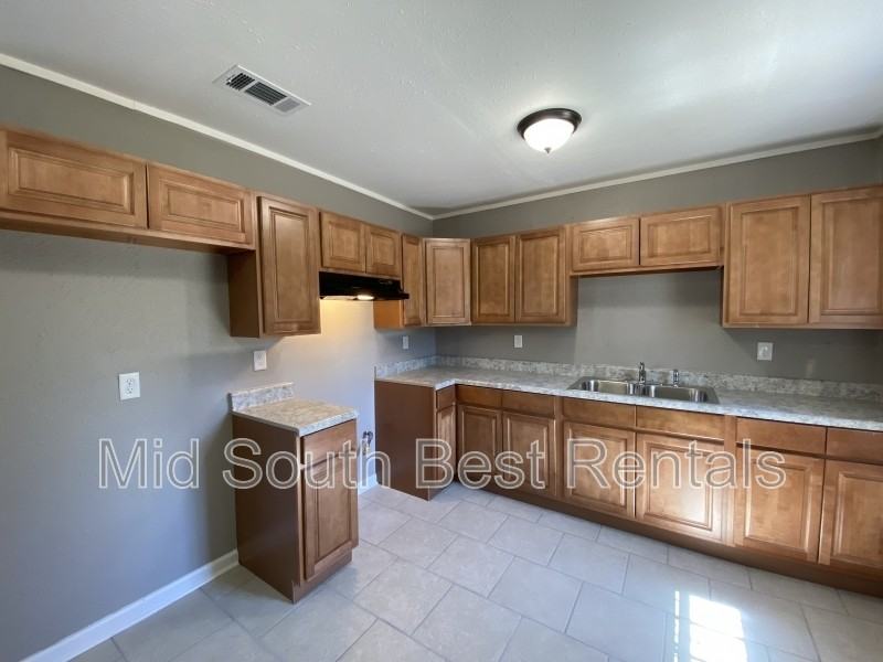 2965 Brewer Ave - Photo 3 of 8