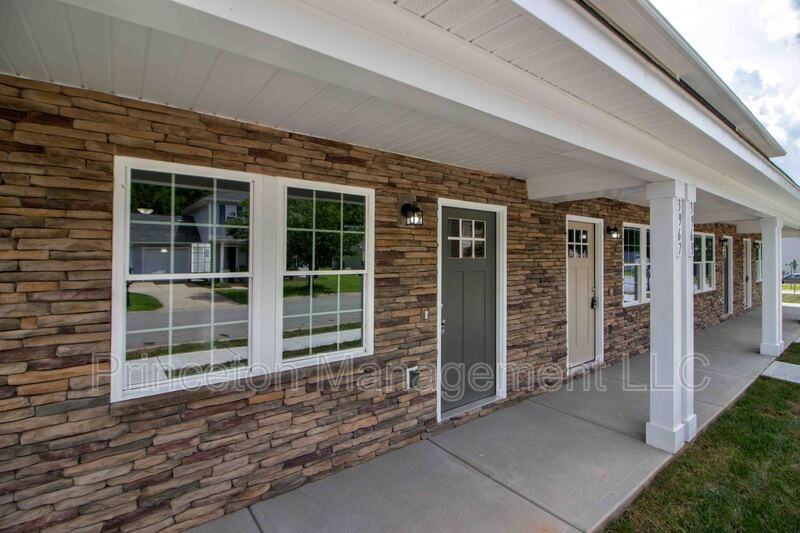 3967 Newhall Dr Nw - Photo 3 of 38