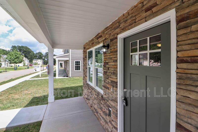 3967 Newhall Dr Nw - Photo 5 of 38