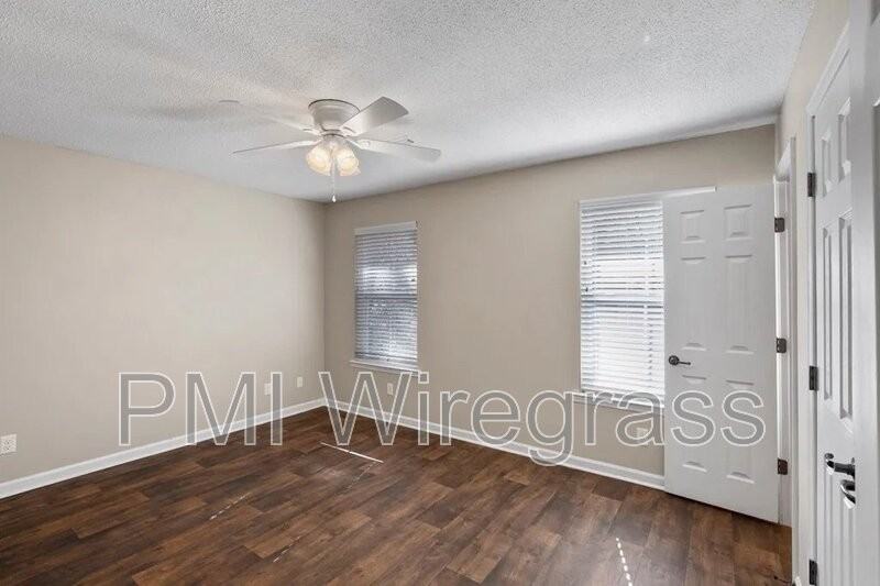 142 Emerald Ct - Photo 3 of 19