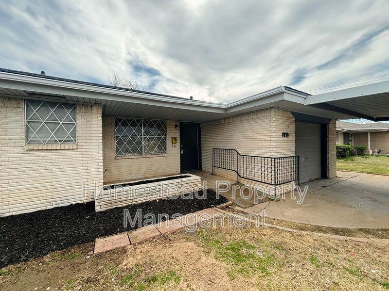 2832 Sw 77th St - Photo 3 of 17