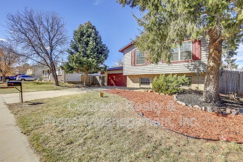 2533 S Crystal St - Photo 2 of 48