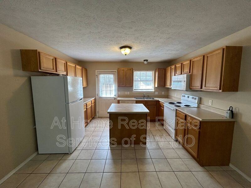 1017 N 25th St - Photo 3 of 11