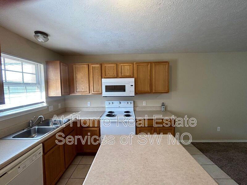 1017 N 25th St - Photo 4 of 11