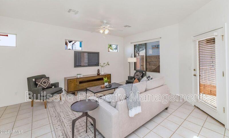 3541 W Marconi Ave - Photo 3 of 28