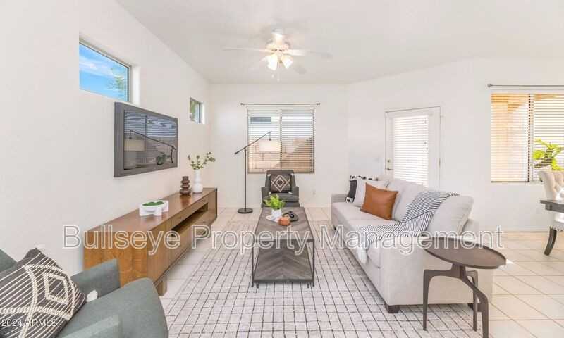 3541 W Marconi Ave - Photo 4 of 28