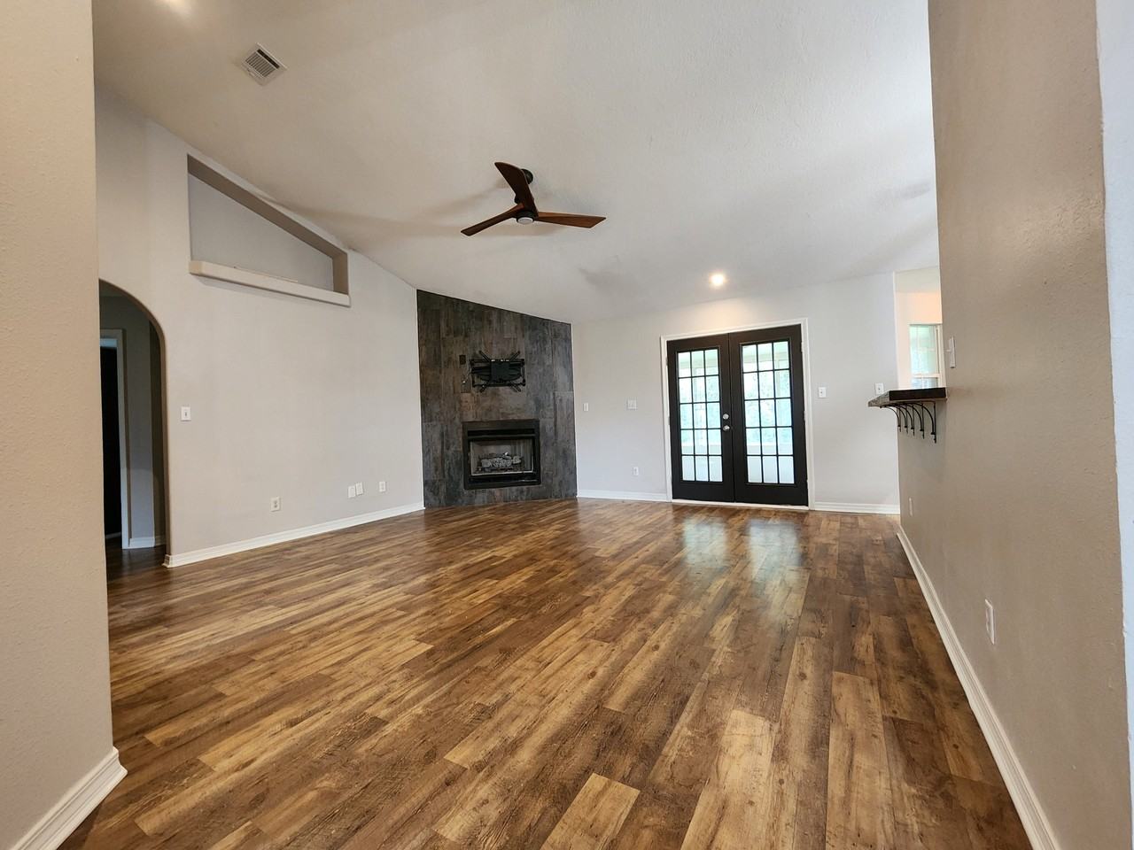 1905 Crown Pointe Blvd - Photo 2 of 37