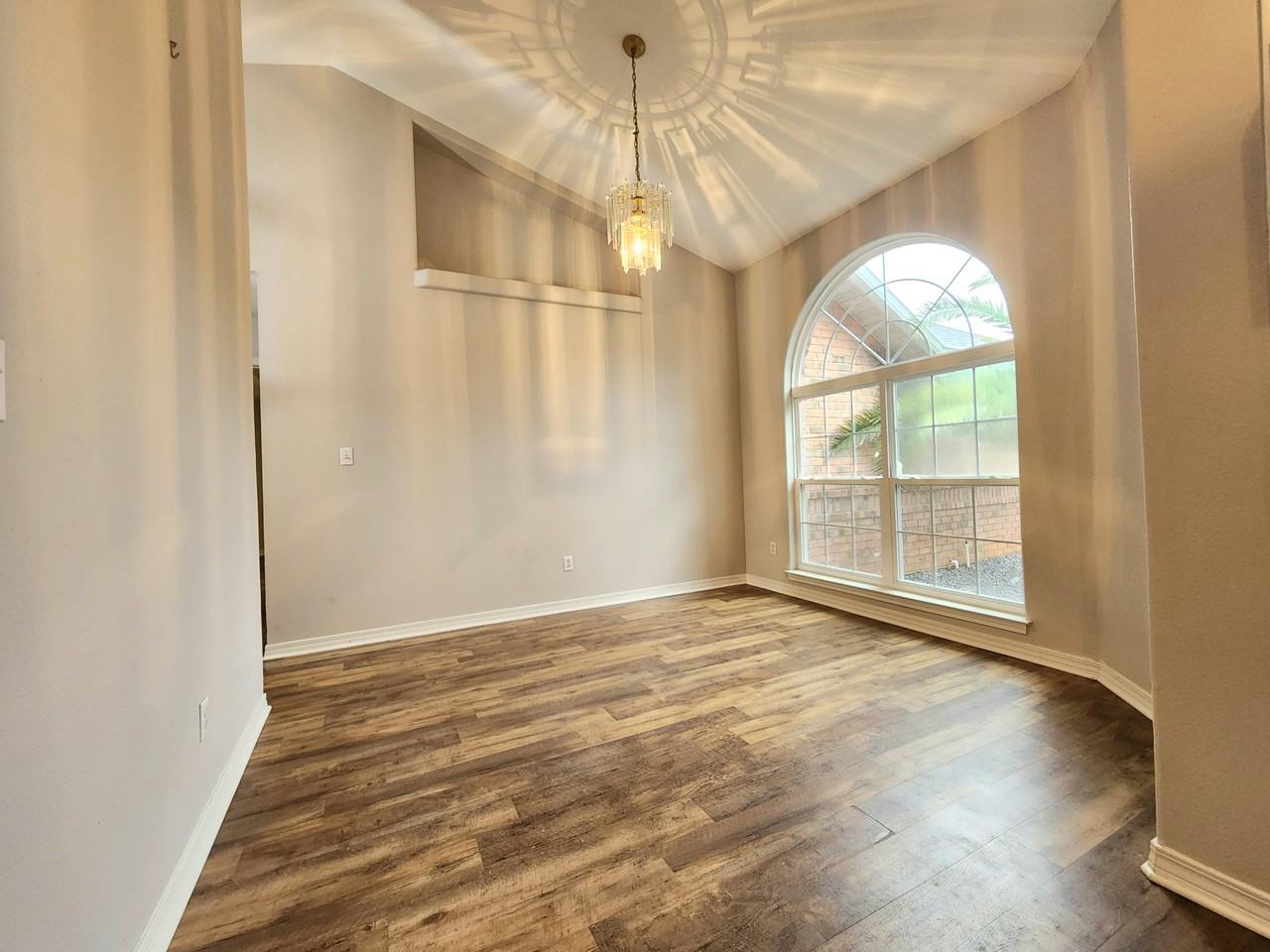 1905 Crown Pointe Blvd - Photo 3 of 37