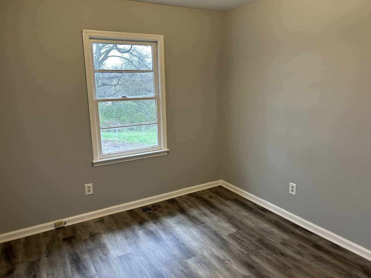 8 Whitten Ave - Photo 3 of 6