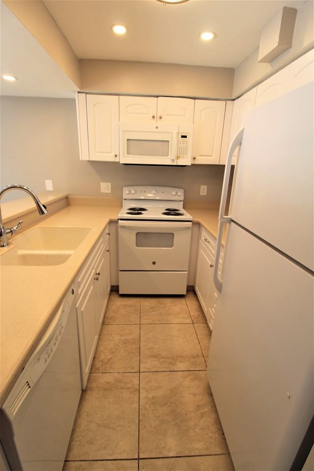 2743 Hope St - Photo 3 of 17