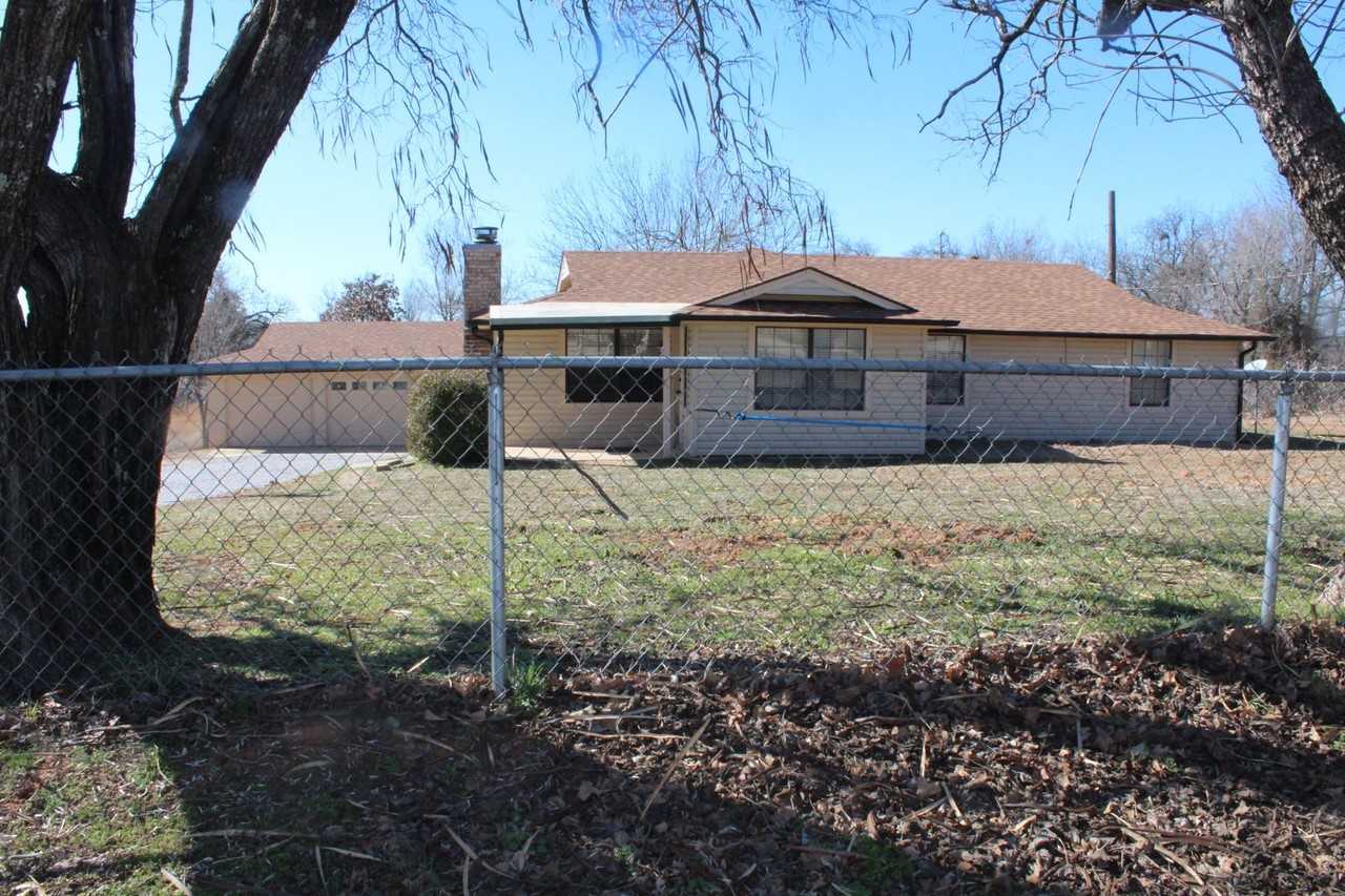 3801 S Henney Rd - Photo 2 of 33