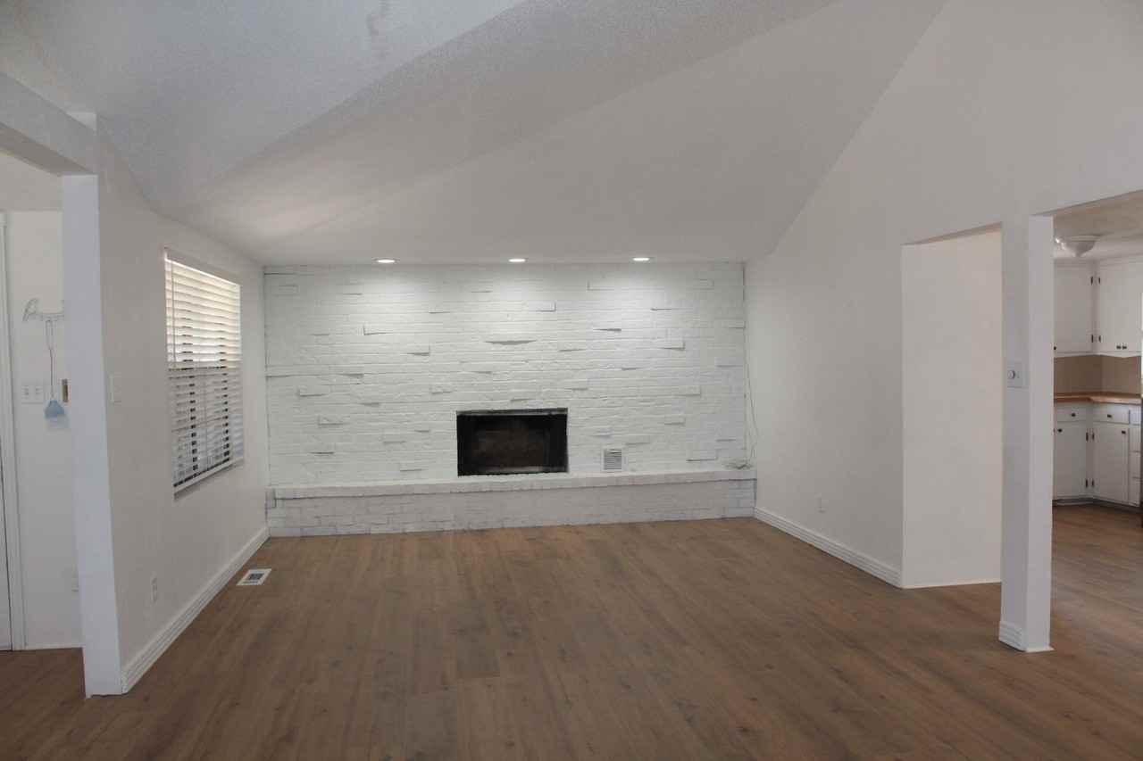 3801 S Henney Rd - Photo 3 of 33