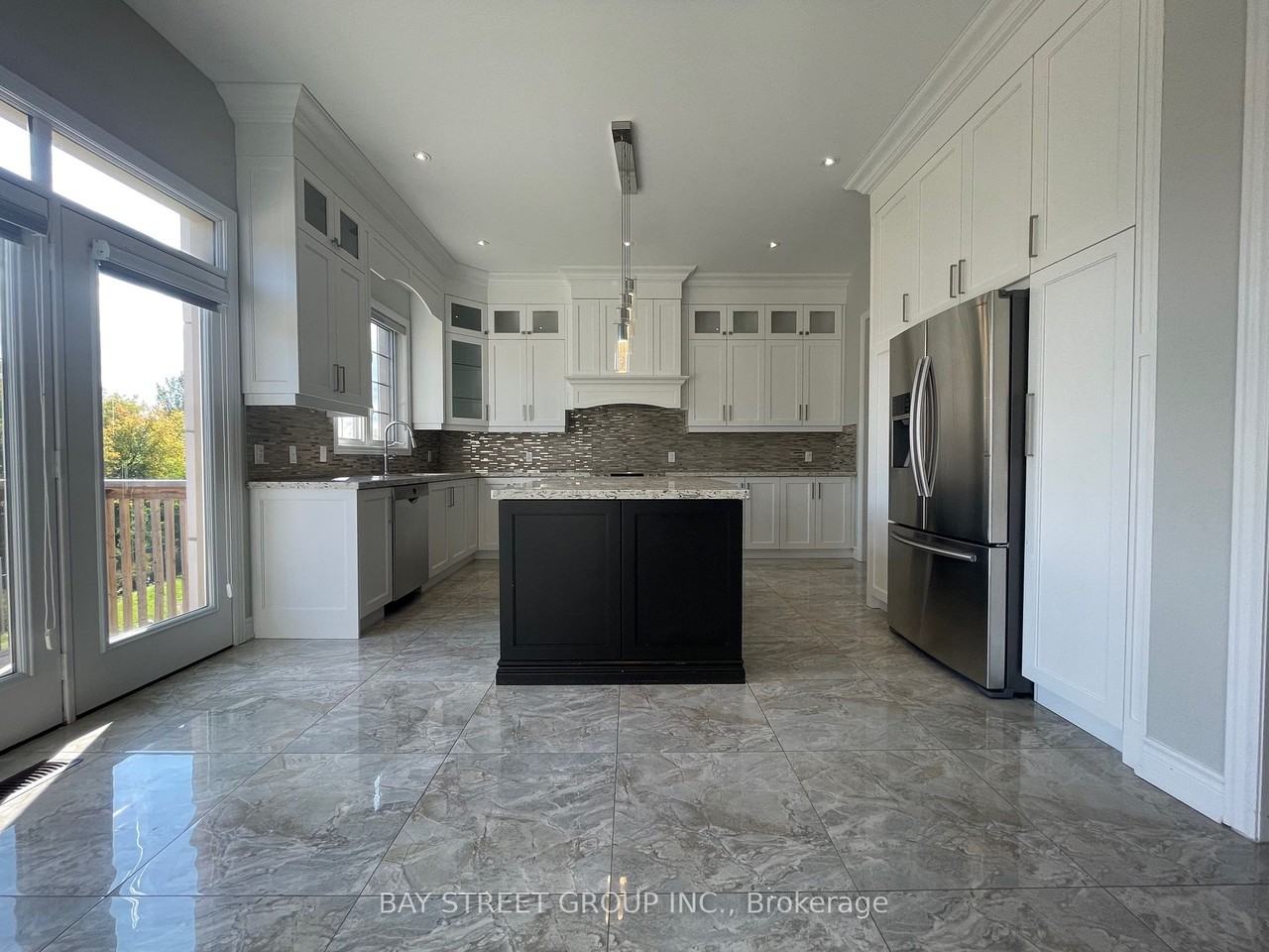 138 Crane Street - Photo 3 of 18