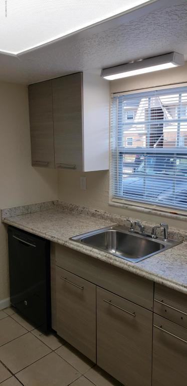 177 Ulster Ln - Photo 3 of 10