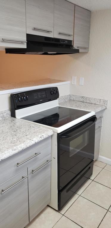 177 Ulster Ln - Photo 4 of 10