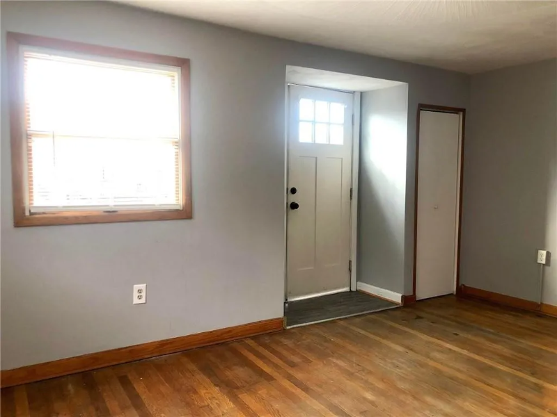 411 Locust St - Photo 2 of 22