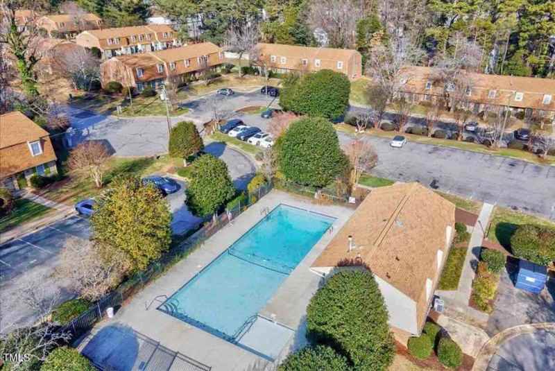 4808 Blue Bird Ct #D - Photo 3 of 12