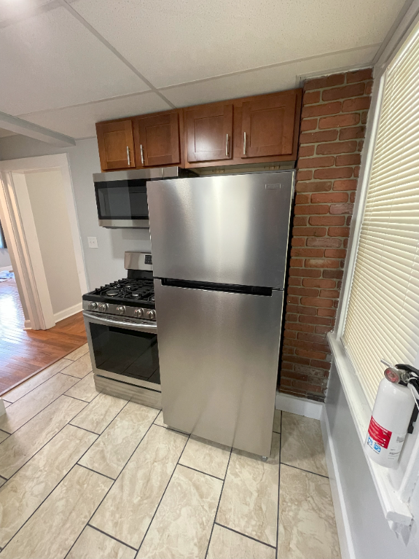 1810 Maple St - Photo 2 of 12