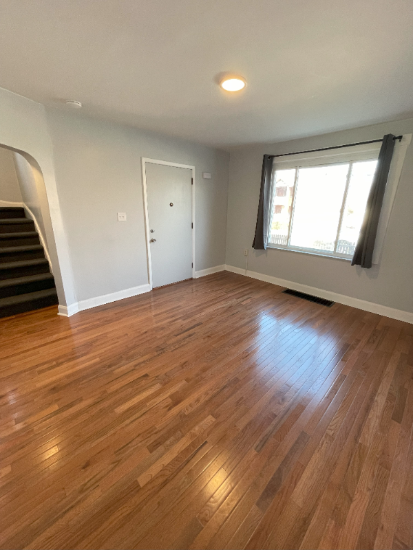 1810 Maple St - Photo 3 of 12
