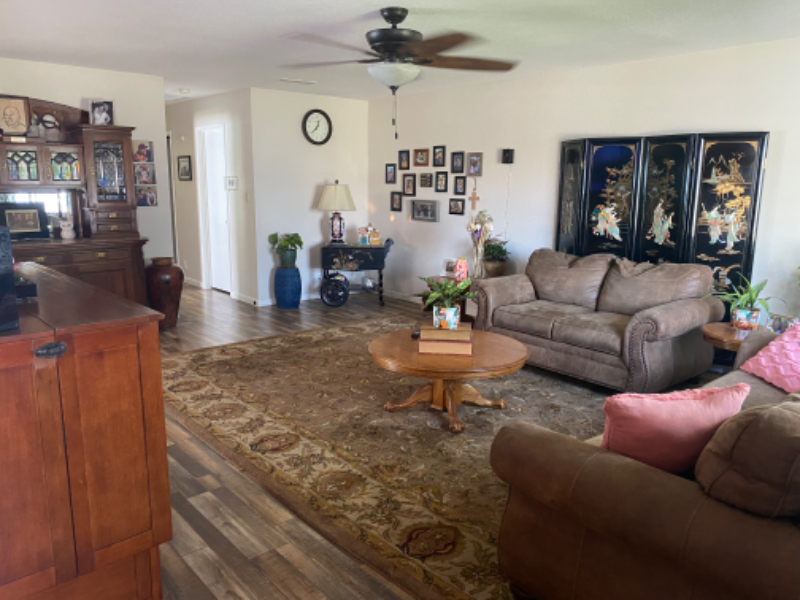 1028 Dartmoor Cir - Photo 2 of 12