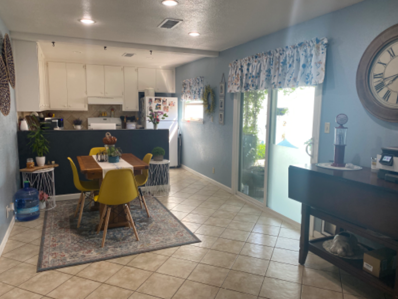 1028 Dartmoor Cir - Photo 3 of 12