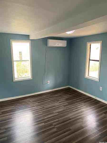 209 S Banks St - Photo 2 of 7