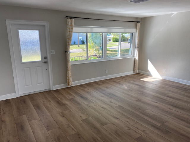 4447 6th St Ne - Photo 2 of 19