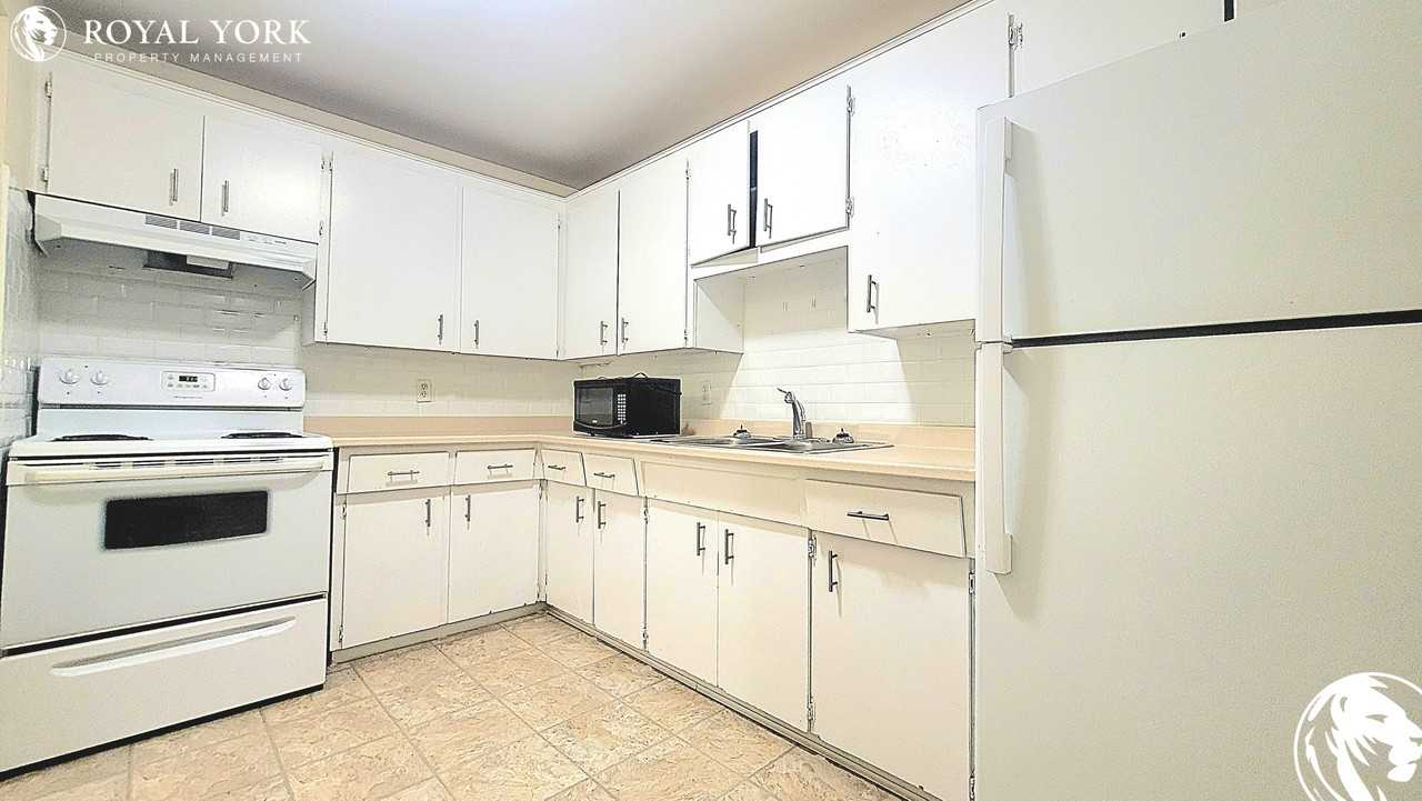 202-380 Erb Street West, Waterloo, Ontario N2L 1W6 - Photo 3 of 9