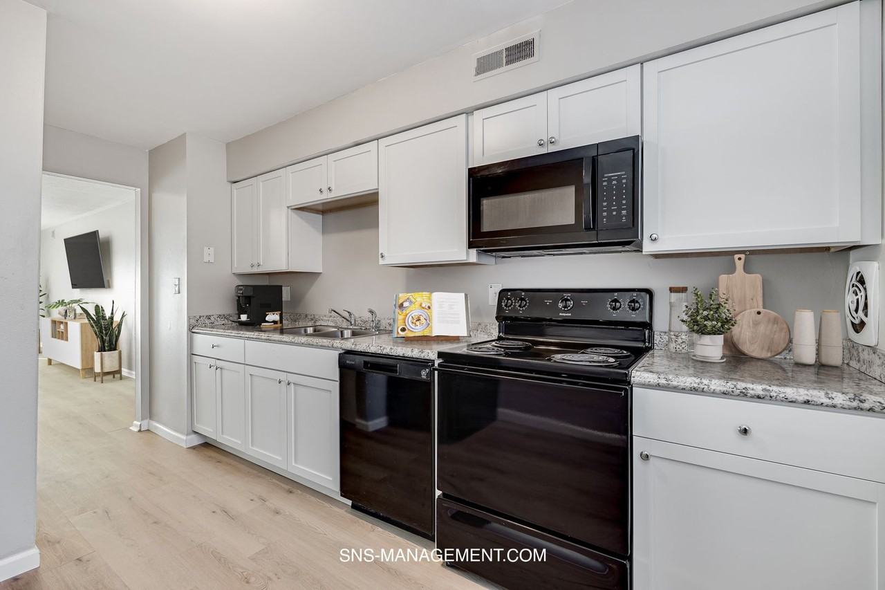Woodmere Apartments - Photo 5 of 40