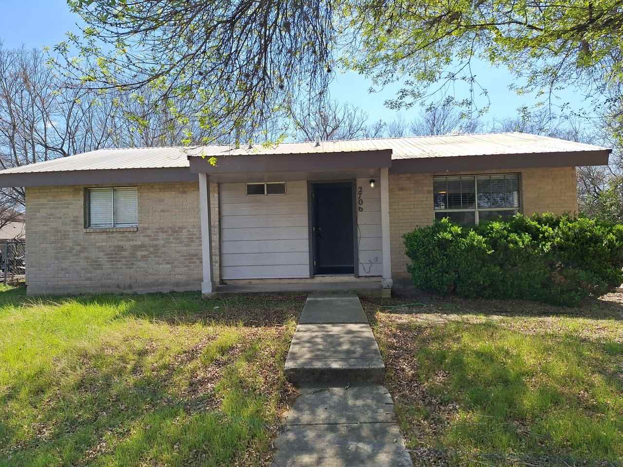 2706 Wheatfield Dr - Photo 2 of 17