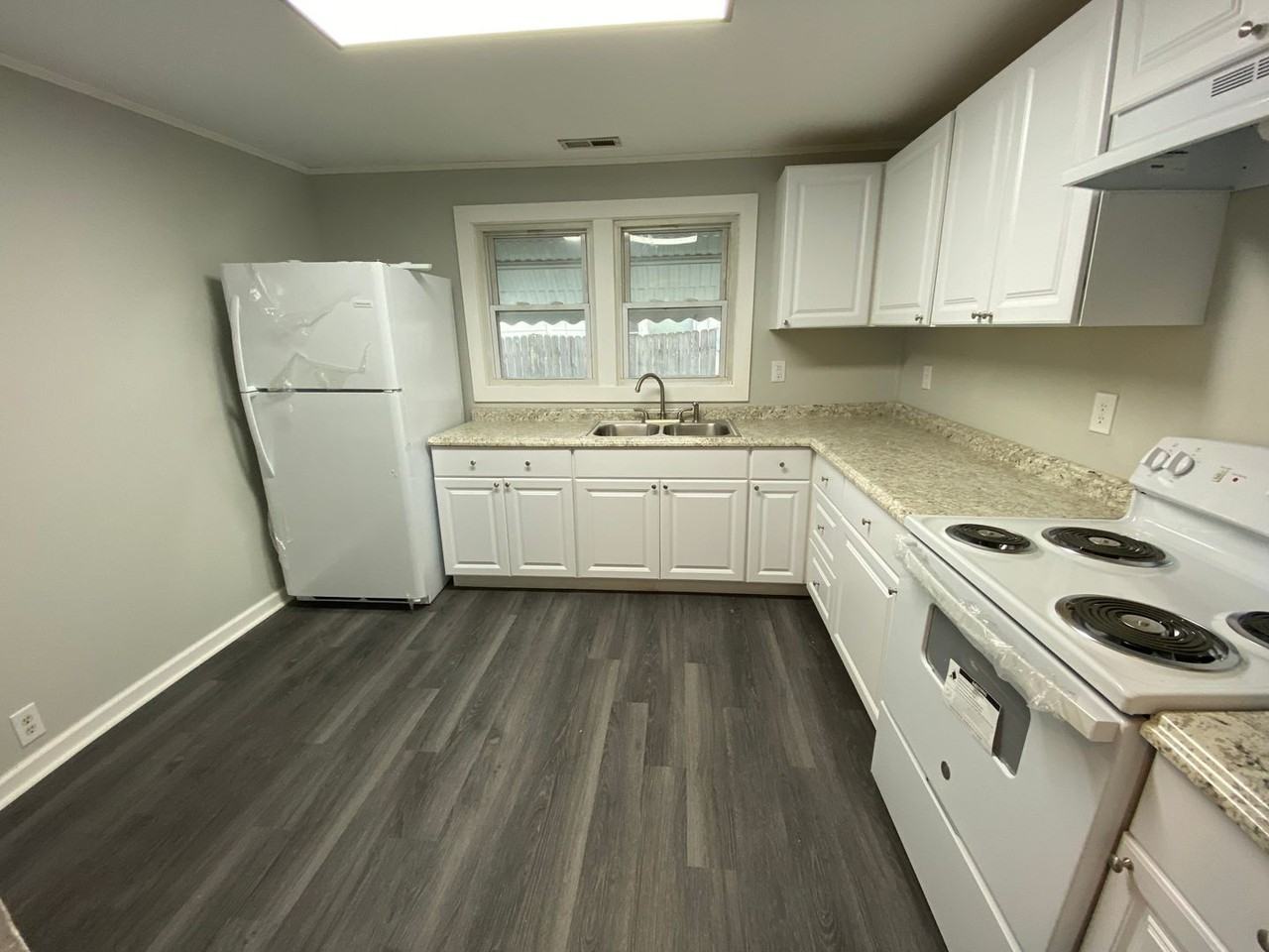 206 Lenox St - Photo 5 of 10
