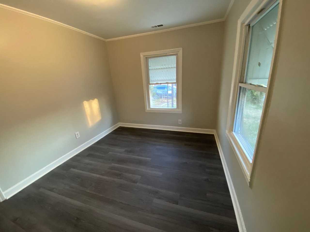 206 Lenox St - Photo 6 of 10