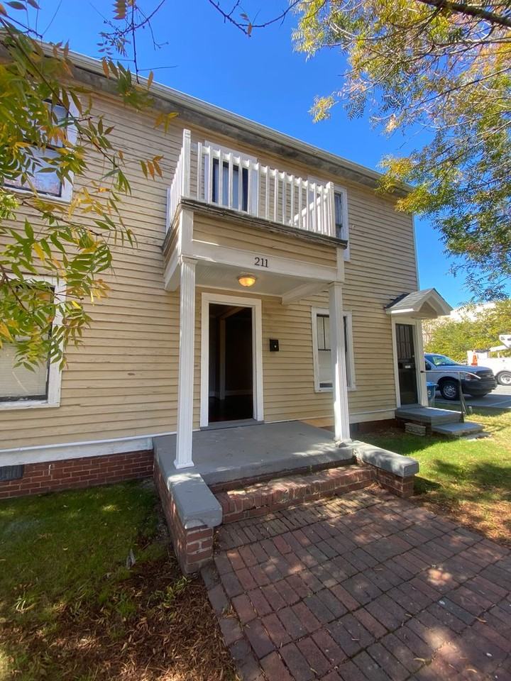 211 E Fisher - Photo 2 of 16