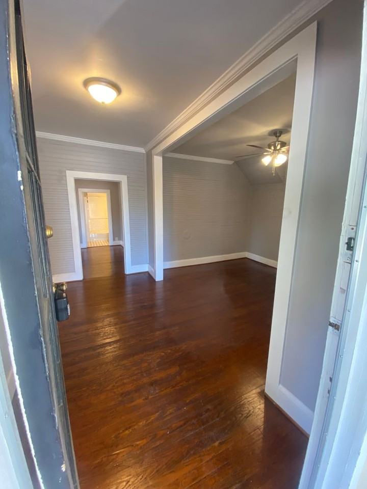 211 E Fisher - Photo 3 of 16