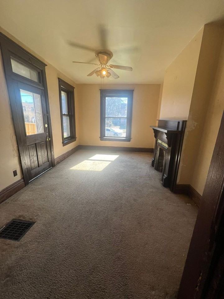 233-235 Adams St - Photo 3 of 10