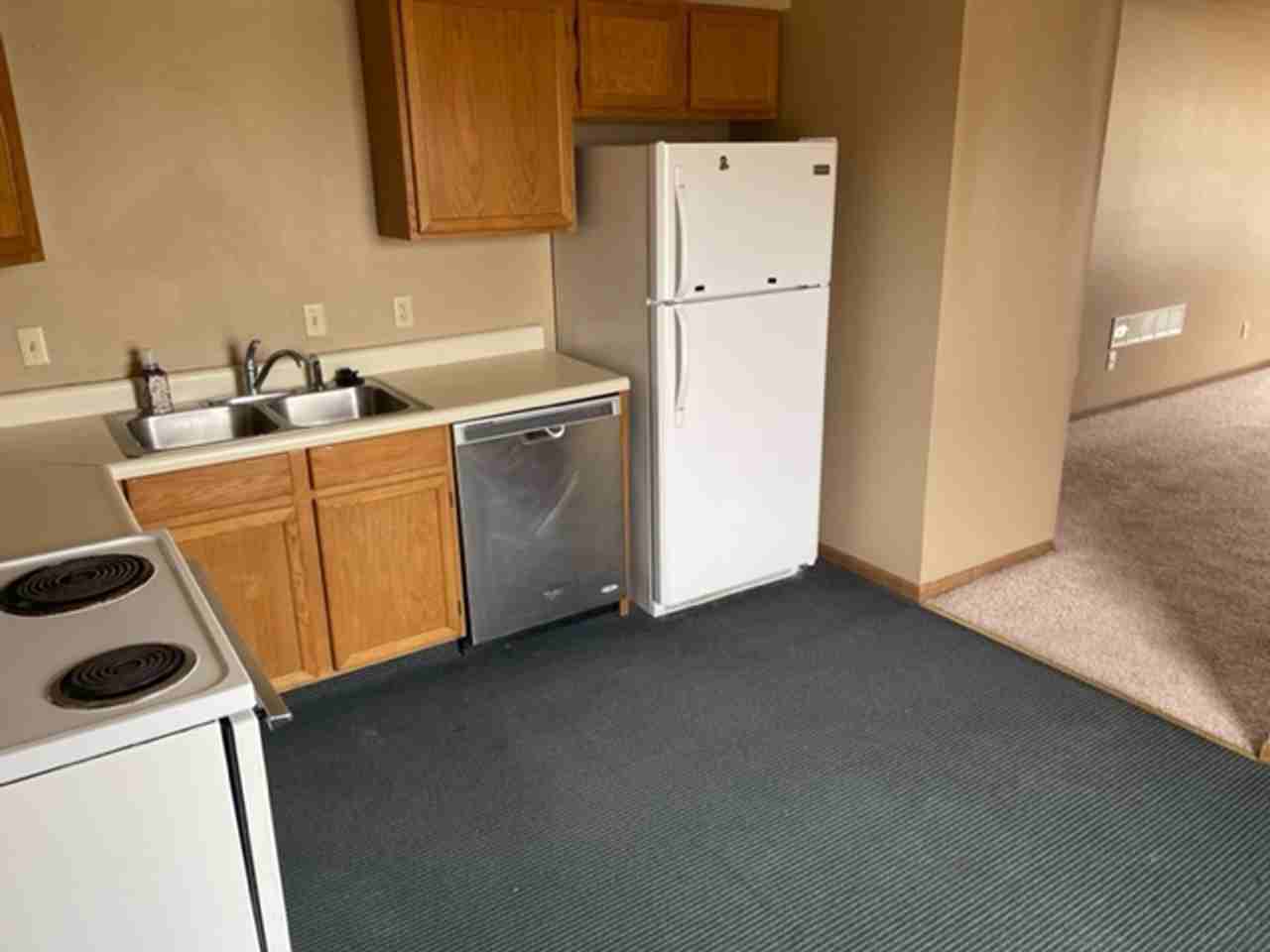 1010 Vermont - Photo 2 of 7