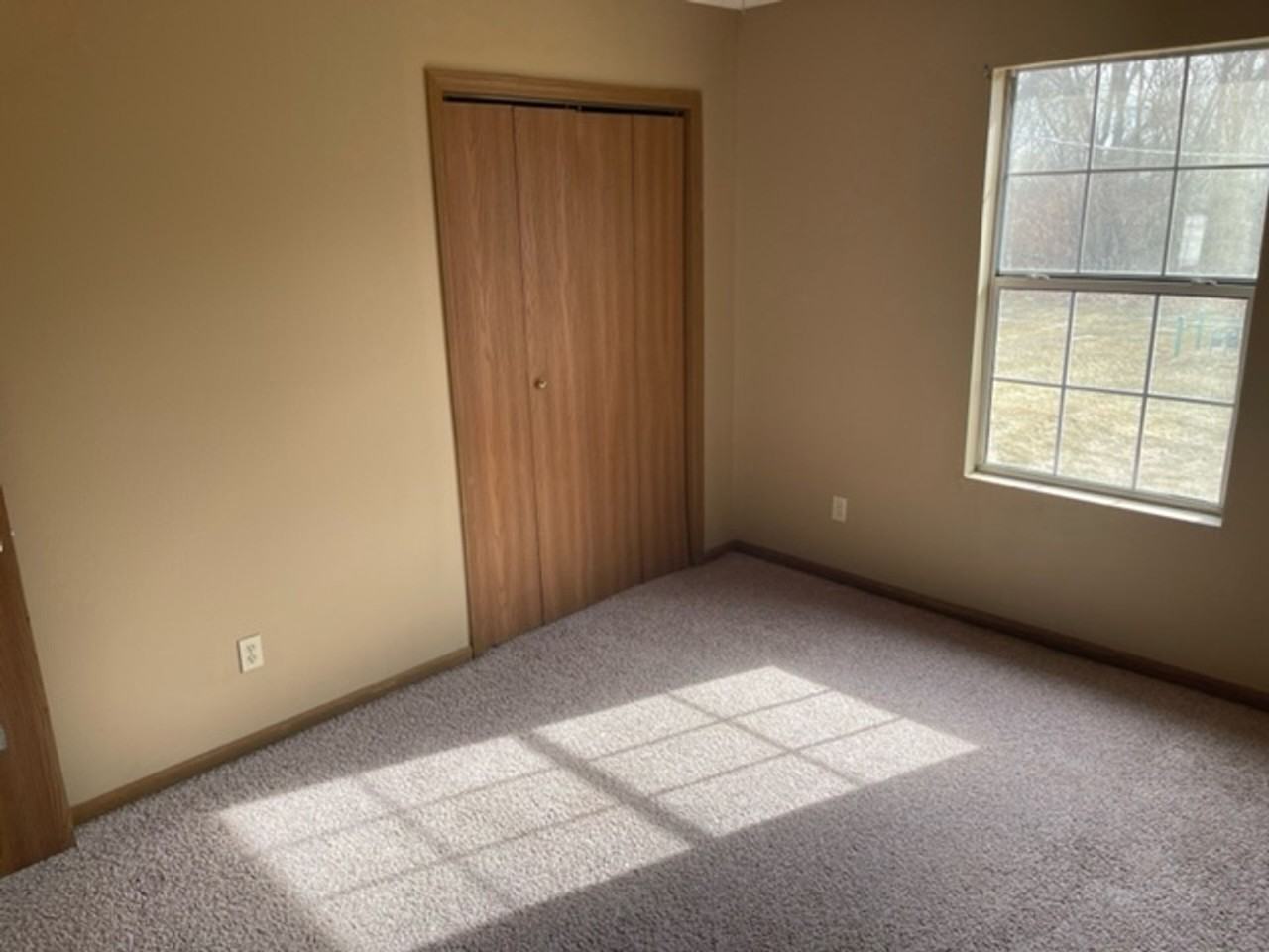 1010 Vermont - Photo 3 of 7