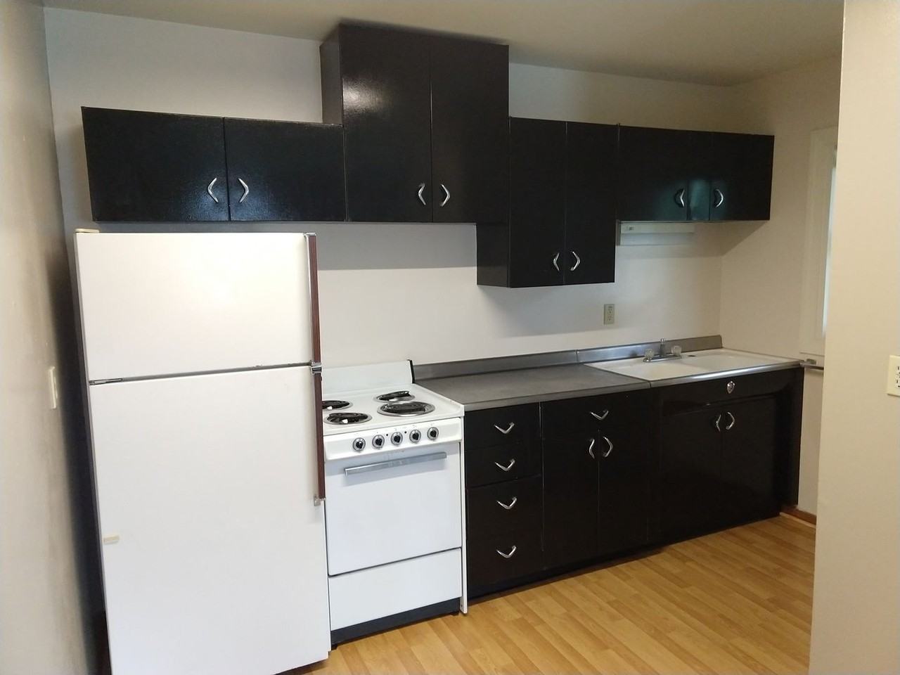 240 Village Dr - Photo 3 of 5