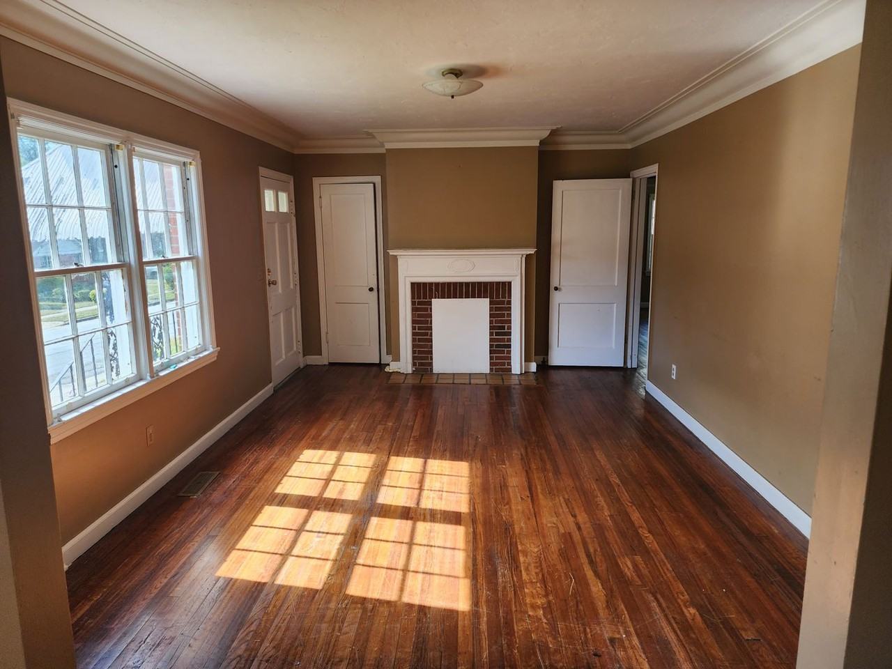 2939 Hood St - Photo 2 of 9