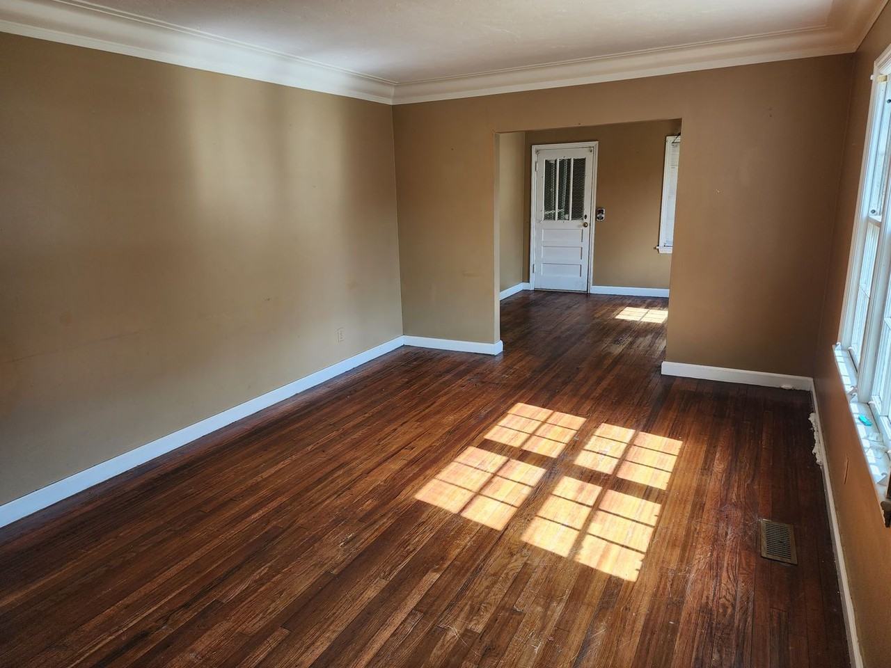 2939 Hood St - Photo 3 of 9