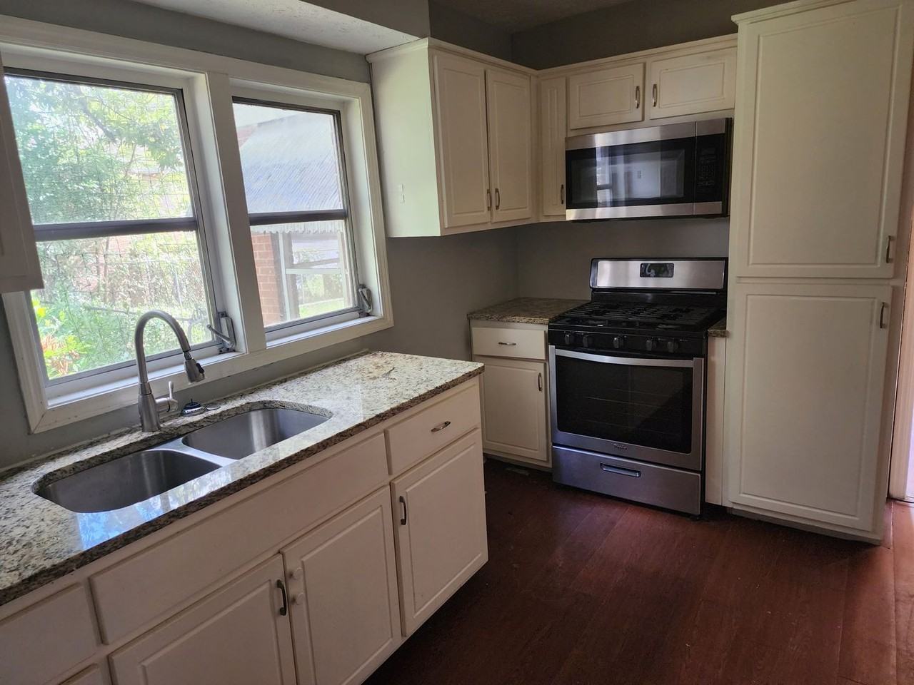 2939 Hood St - Photo 5 of 9