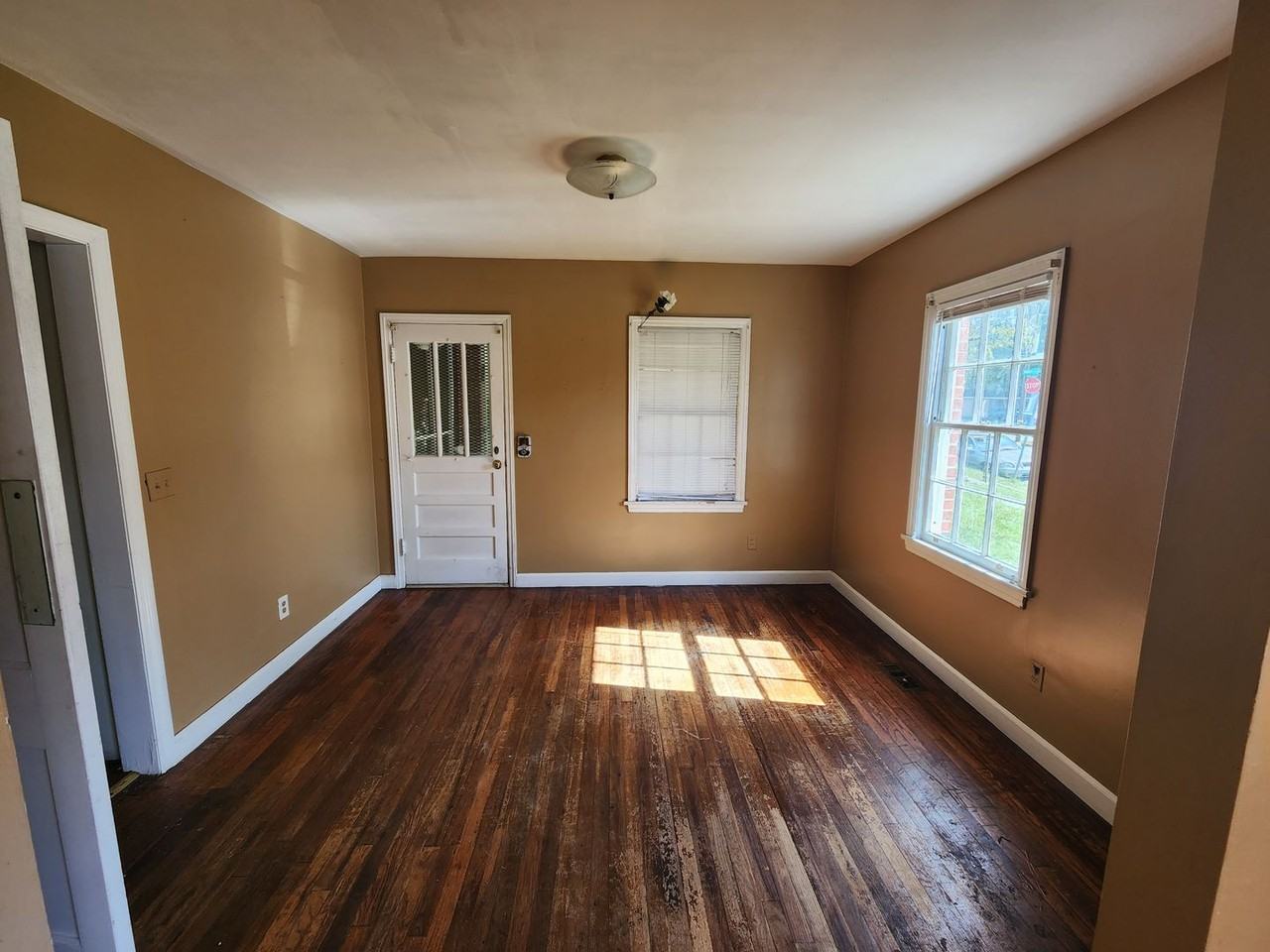 2939 Hood St - Photo 6 of 9