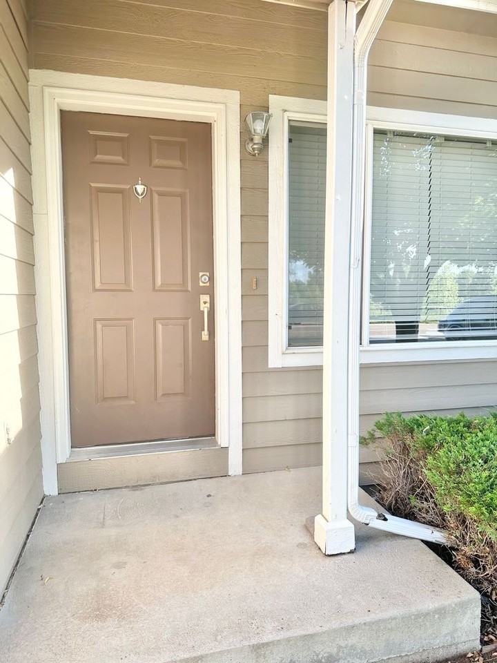 2040 Glenmoor Dr - Photo 3 of 24