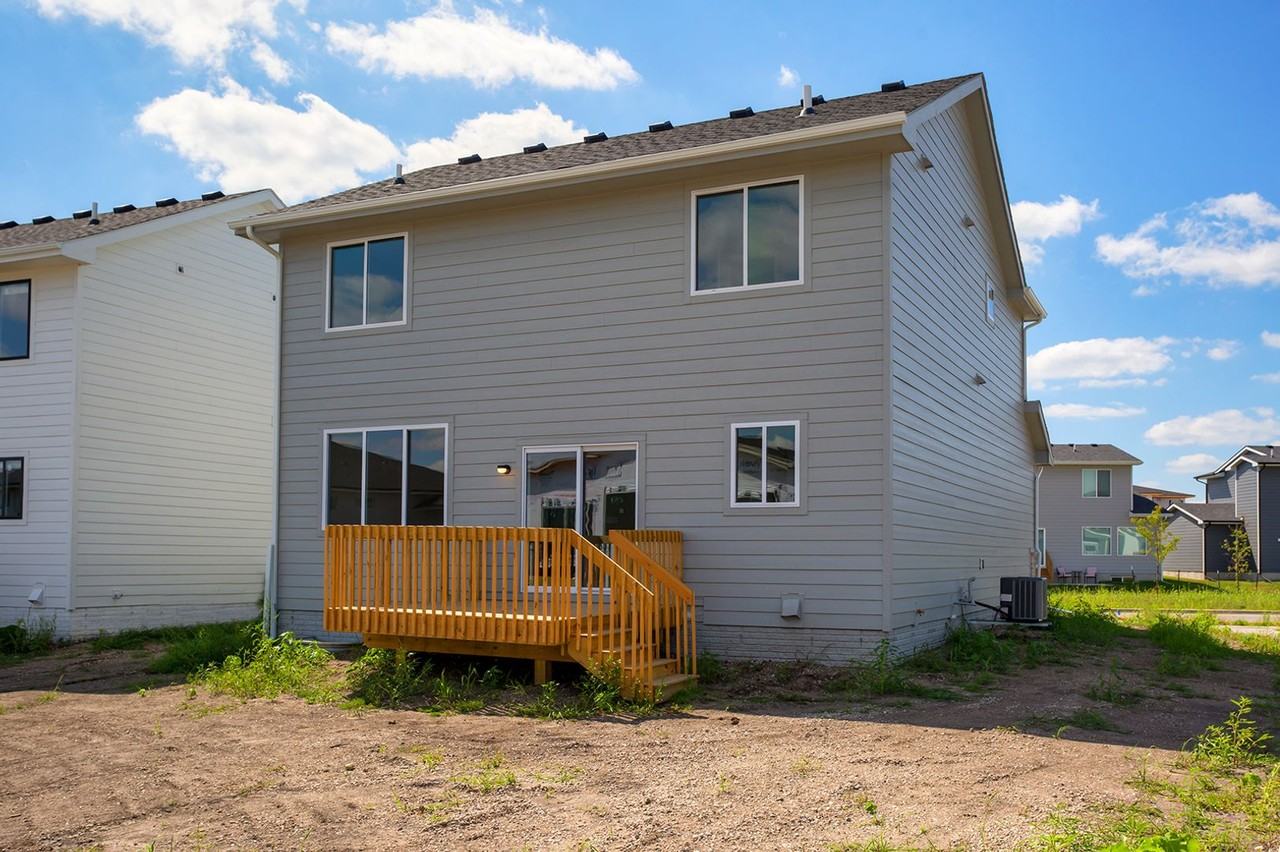 1505 Ne Savana Dr - Photo 3 of 39