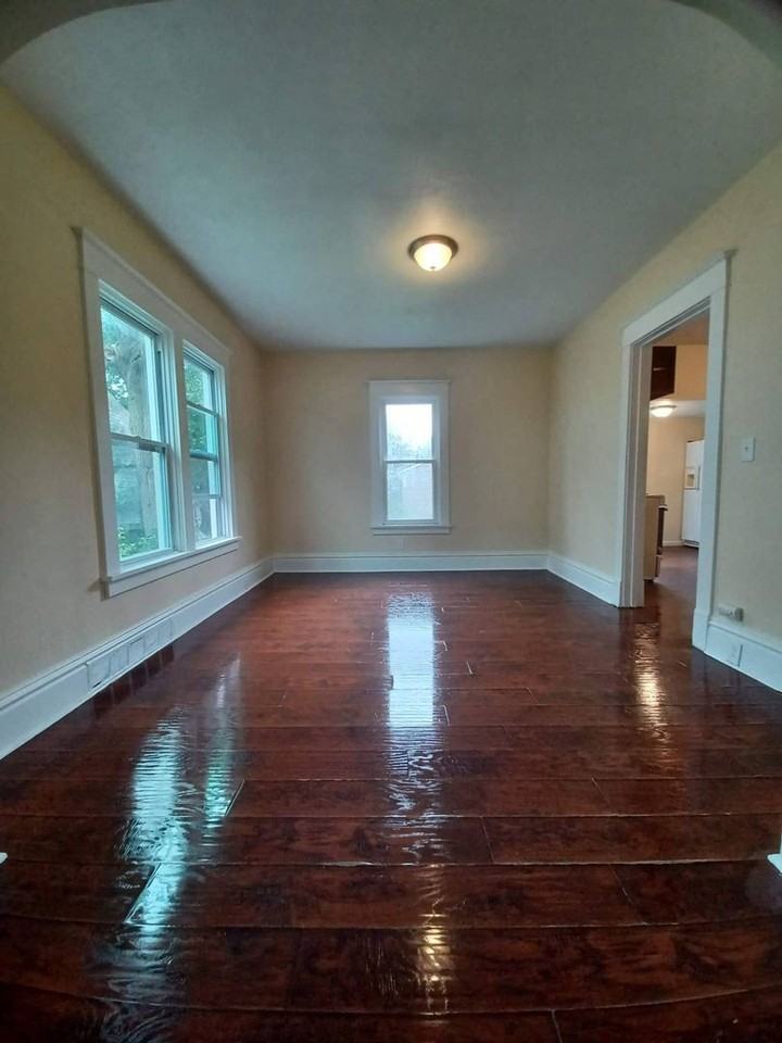 1508 N Court St - Photo 3 of 8