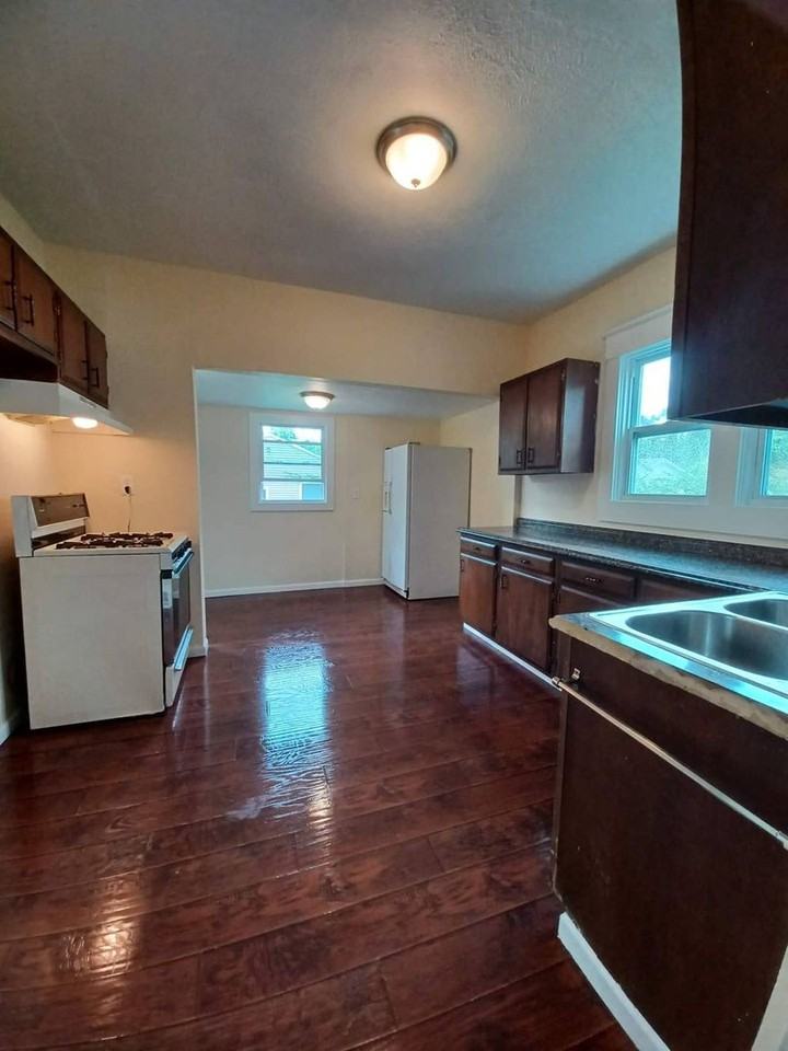 1508 N Court St - Photo 4 of 8